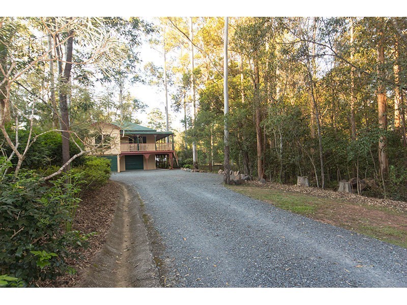 9-11 The Oval Drive, Mount Nathan QLD 4211