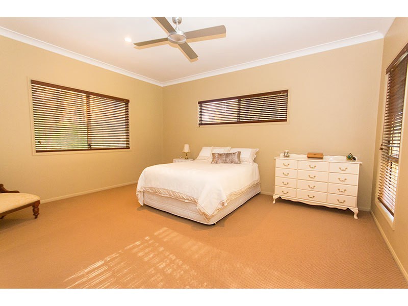 9-11 The Oval Drive, Mount Nathan QLD 4211