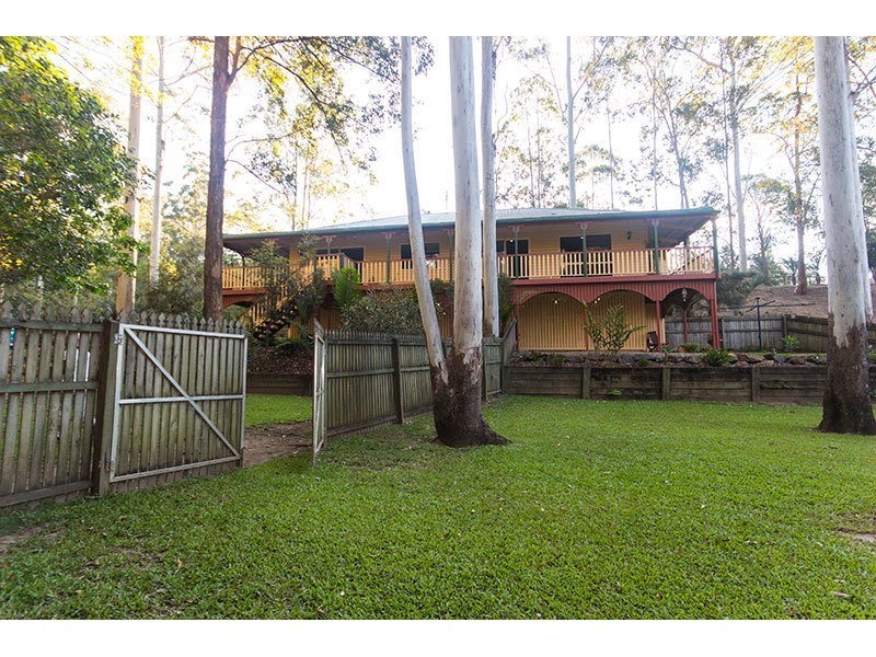9-11 The Oval Drive, Mount Nathan QLD 4211