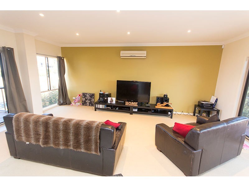 12 Ridgeline Way, Highland Park QLD 4211