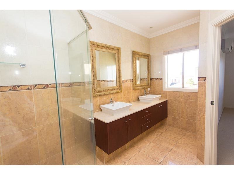 12 Ridgeline Way, Highland Park QLD 4211