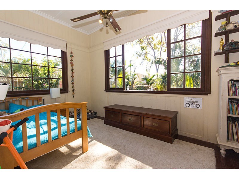 25 Chindrina Street, Santa Barbara QLD 4212