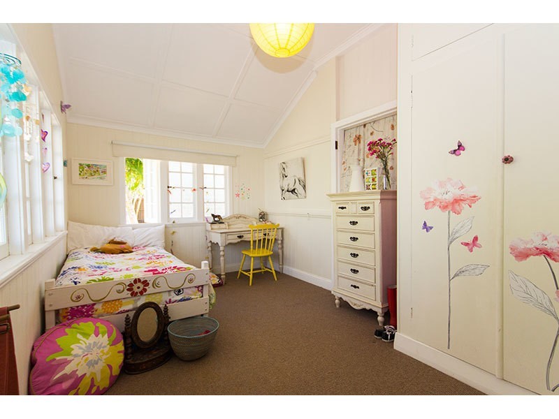 25 Chindrina Street, Santa Barbara QLD 4212