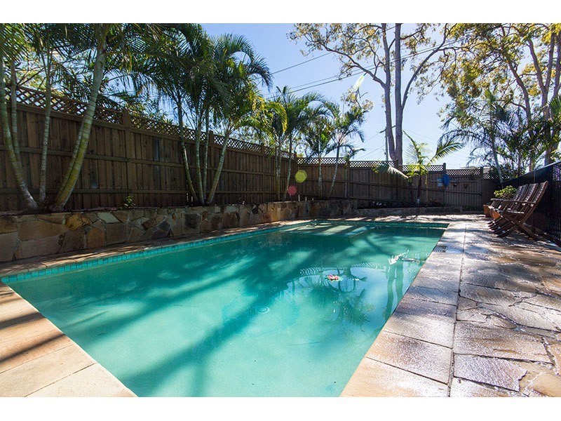 25 Chindrina Street, Santa Barbara QLD 4212