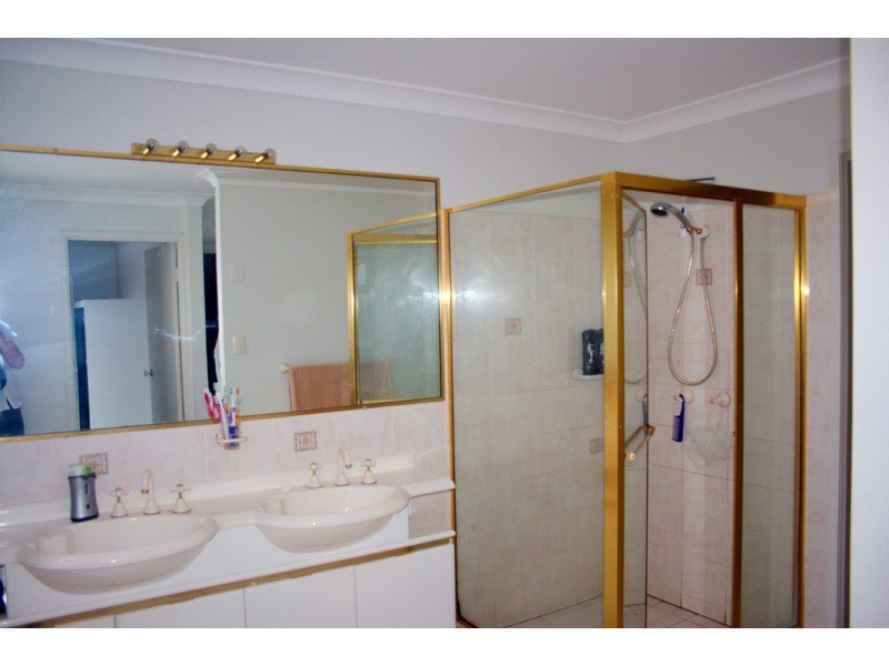 4 Armstrong Way, Highland Park QLD 4211