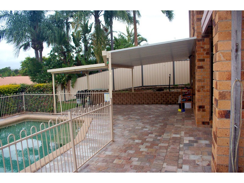4 Armstrong Way, Highland Park QLD 4211