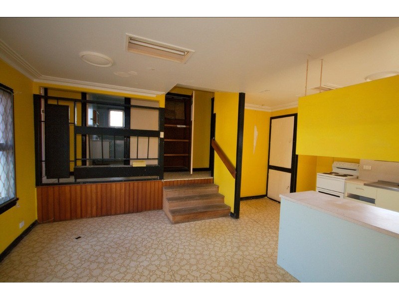 40 Geoffery Avenue, Southport QLD 4215