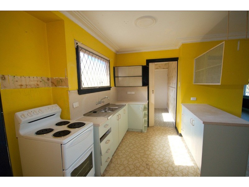 40 Geoffery Avenue, Southport QLD 4215