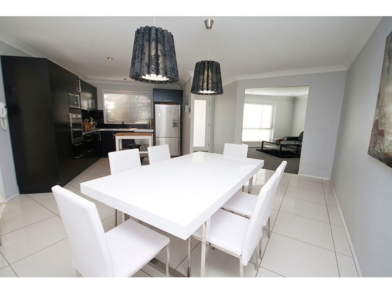 2/5 Marybeth Crescent, Molendinar QLD 4214