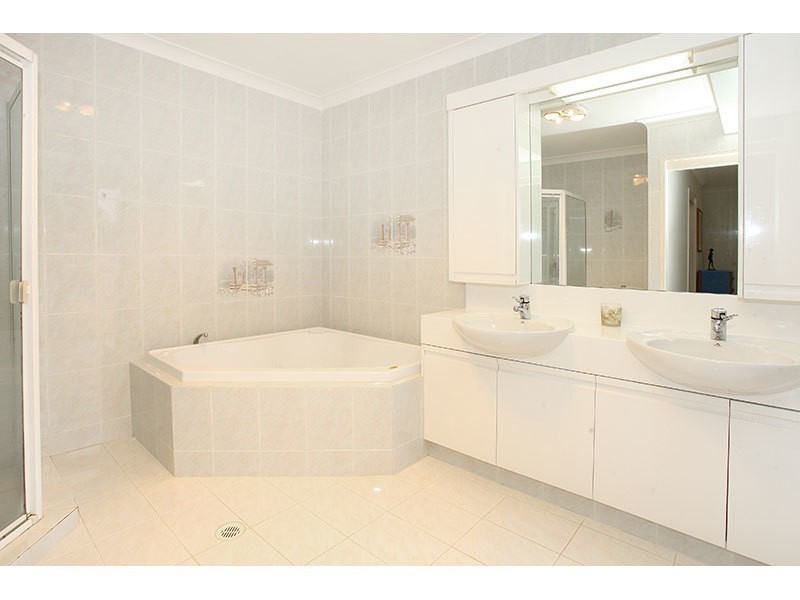 14 Parklane Place, Highland Park QLD 4211