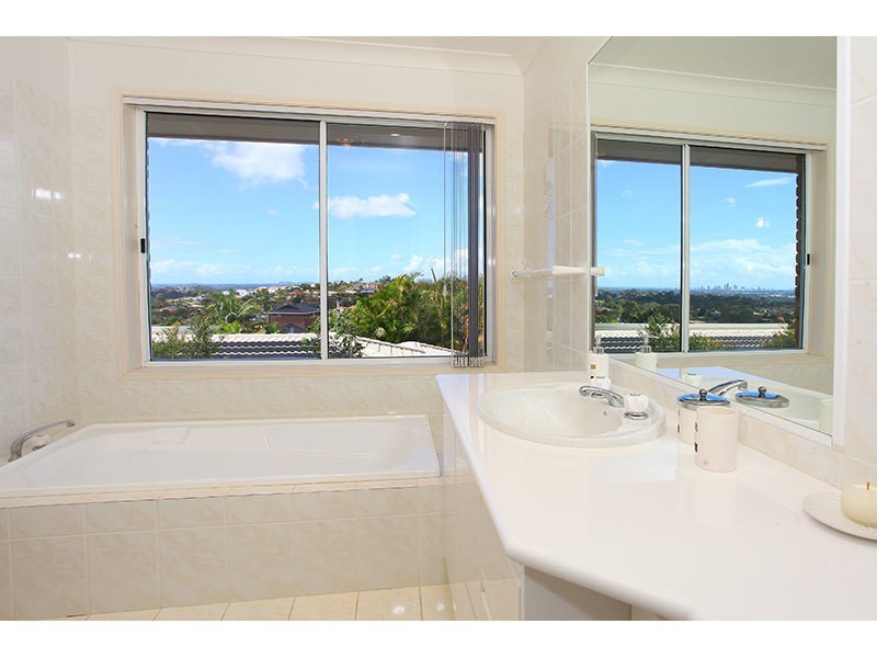 14 Parklane Place, Highland Park QLD 4211