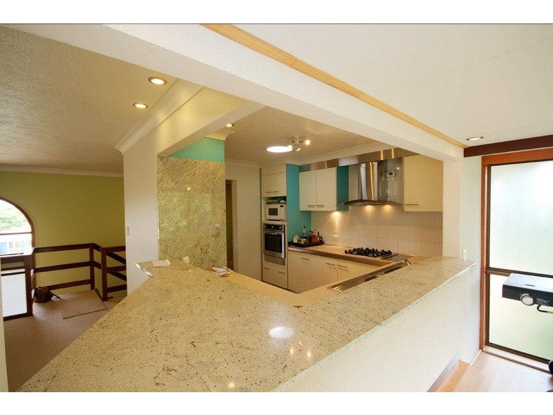 11 Bradstone Road, Carrara QLD 4211
