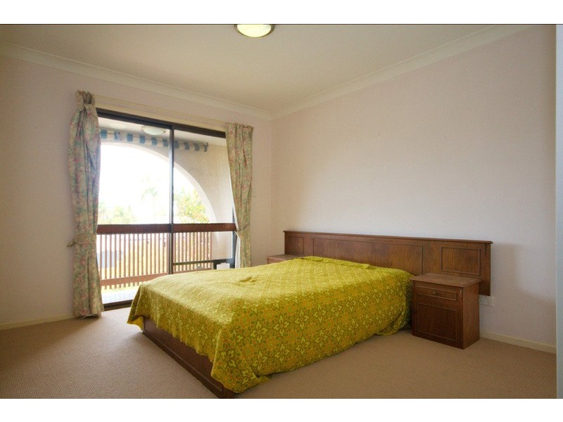 11 Bradstone Road, Carrara QLD 4211