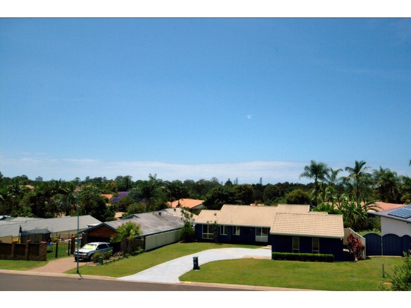 11 Bradstone Road, Carrara QLD 4211