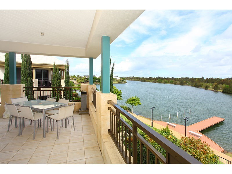 3057 Quay S Dr, Carrara QLD 4211