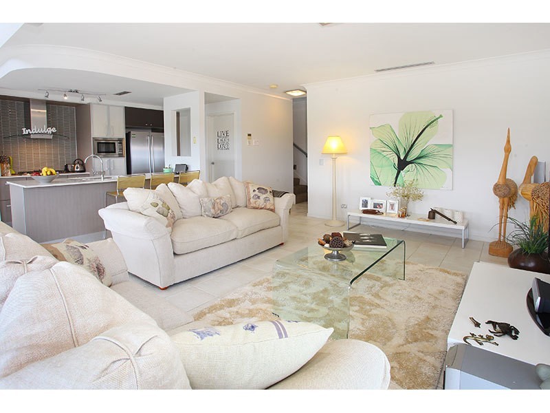 3057 Quay S Dr, Carrara QLD 4211