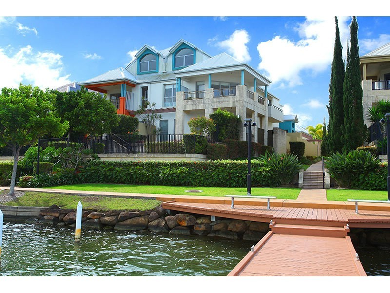 3057 Quay S Dr, Carrara QLD 4211