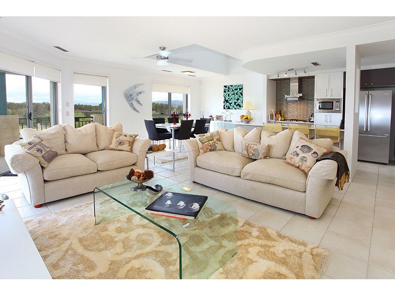 3057 Quay S Dr, Carrara QLD 4211