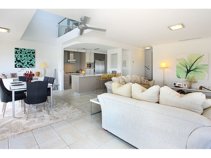 3057 Quay S Dr, Carrara QLD 4211