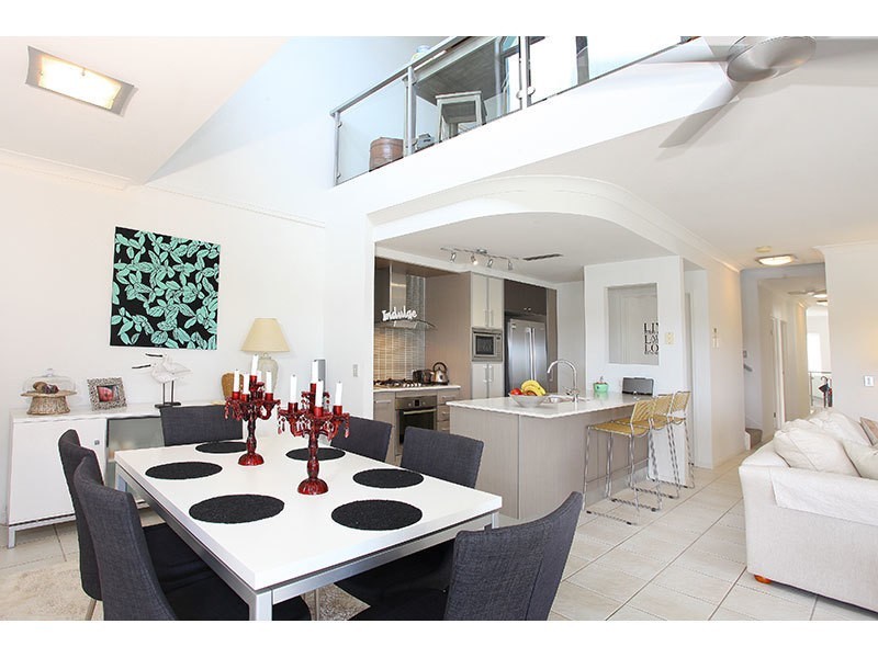 3057 Quay S Dr, Carrara QLD 4211