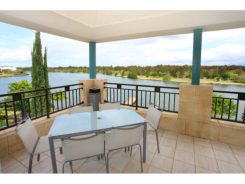 3057 Quay S Dr, Carrara QLD 4211