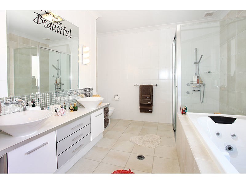 3057 Quay S Dr, Carrara QLD 4211