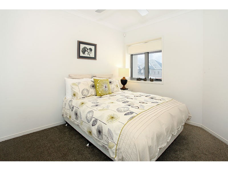 3057 Quay S Dr, Carrara QLD 4211