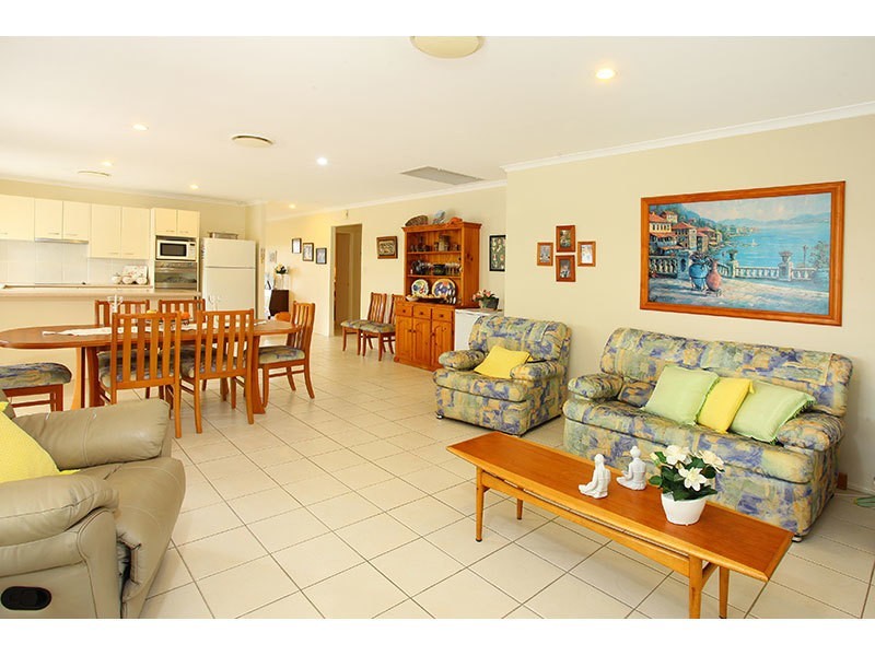 6 Rossmore Street, Nerang QLD 4211