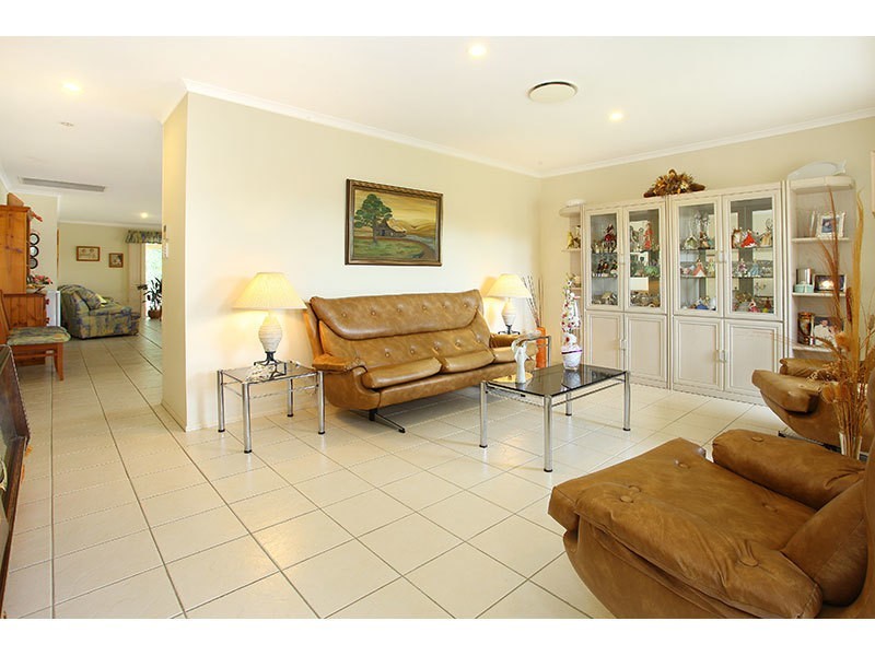 6 Rossmore Street, Nerang QLD 4211