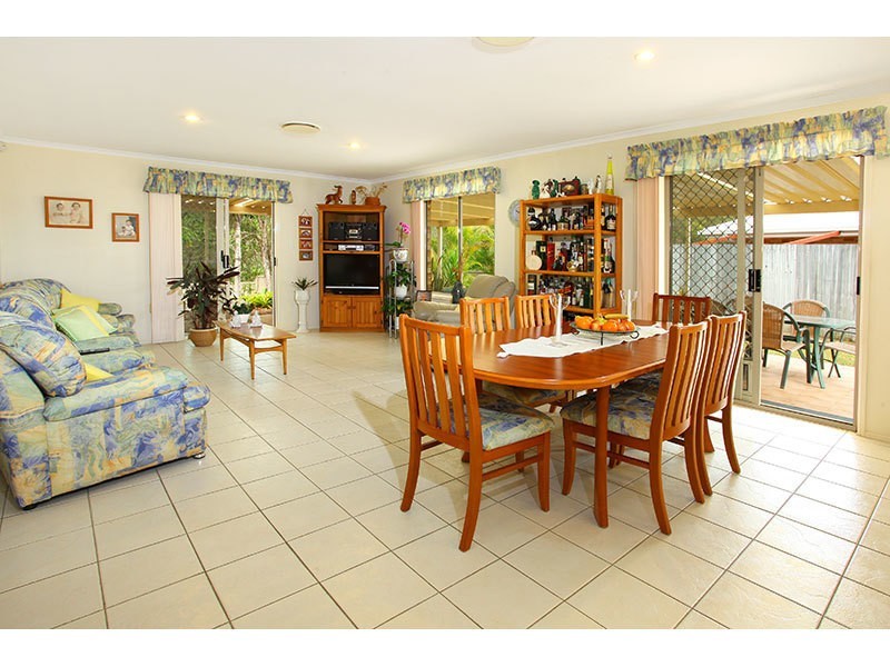 6 Rossmore Street, Nerang QLD 4211
