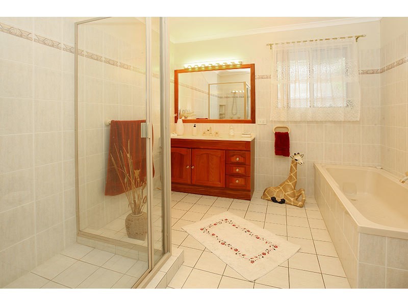 6 Rossmore Street, Nerang QLD 4211