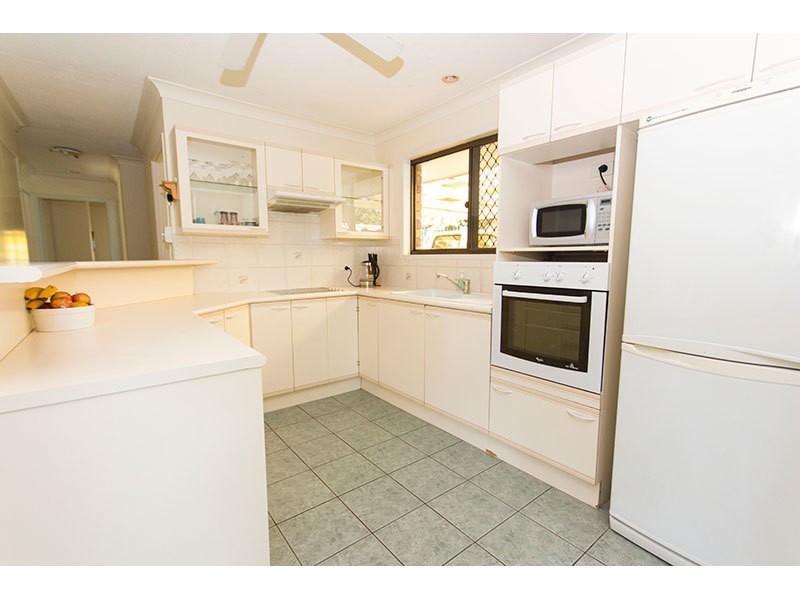 9 Pleasant Court, Carrara QLD 4211