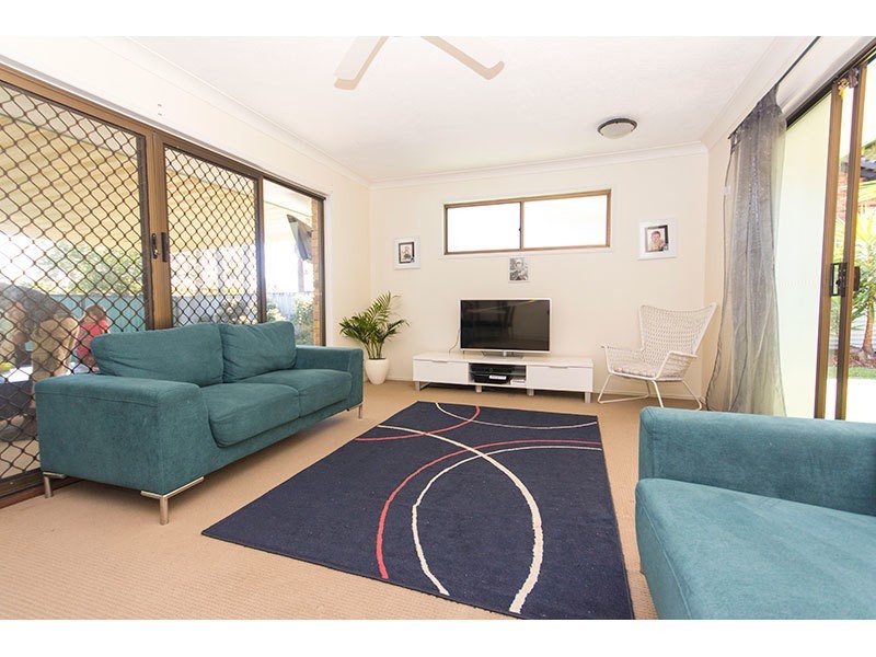 9 Pleasant Court, Carrara QLD 4211