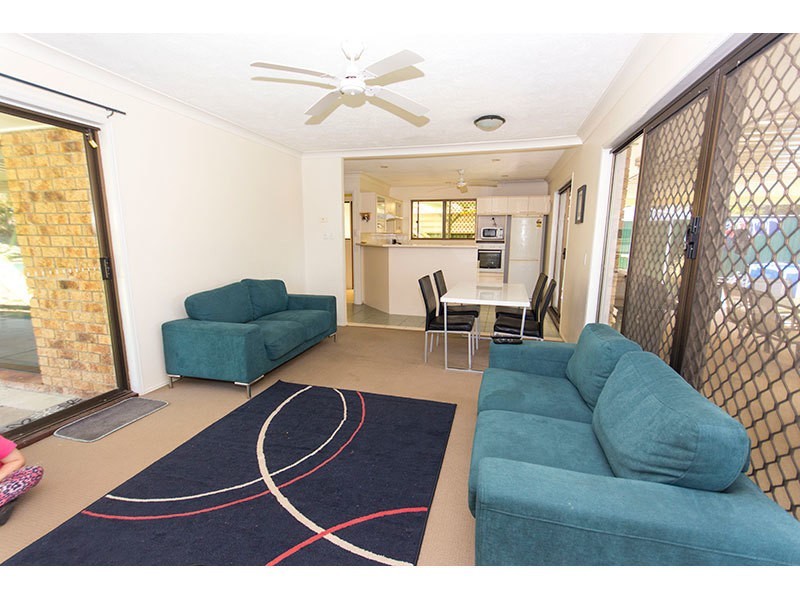 9 Pleasant Court, Carrara QLD 4211