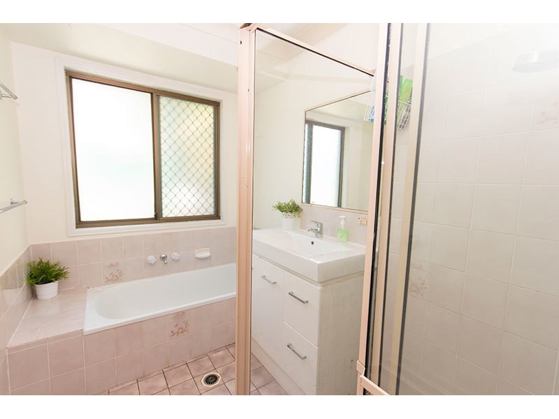 9 Pleasant Court, Carrara QLD 4211