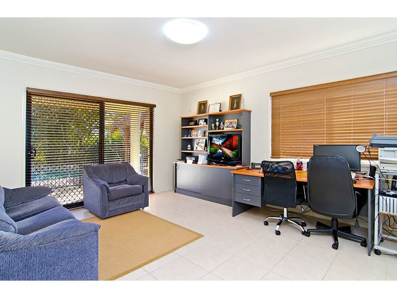 175 K P McGrath Drive, Elanora QLD 4221