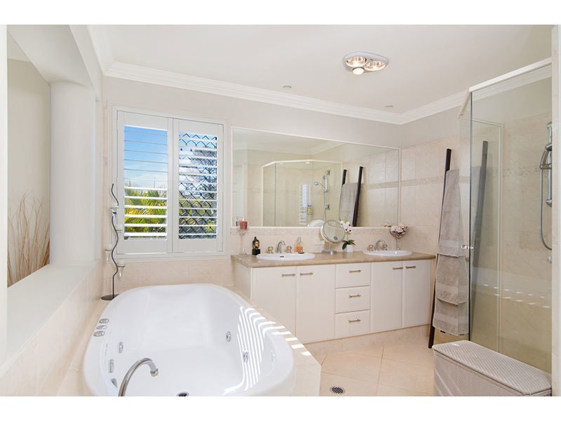 175 K P McGrath Drive, Elanora QLD 4221