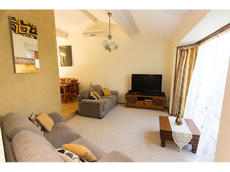 5 Suntory Court, Highland Park QLD 4211