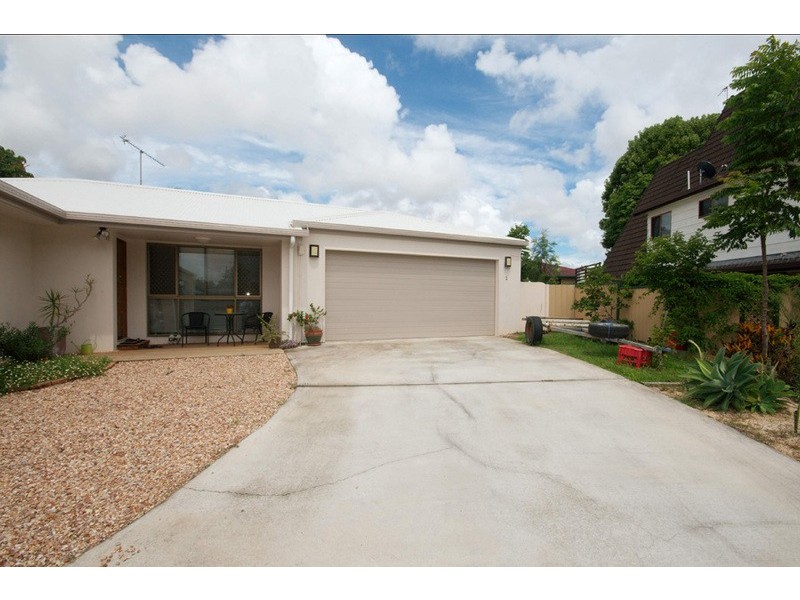 2/3 The Avenue, Nerang QLD 4211