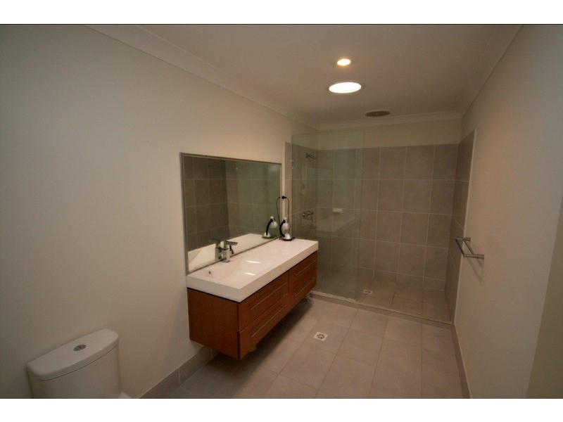 2/3 The Avenue, Nerang QLD 4211