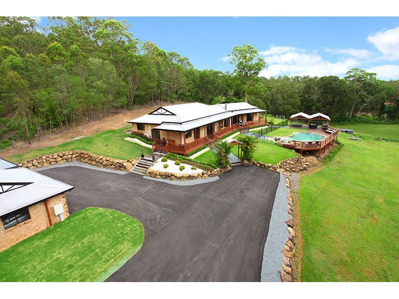 40 Henri Robert Drive, Clagiraba QLD 4211