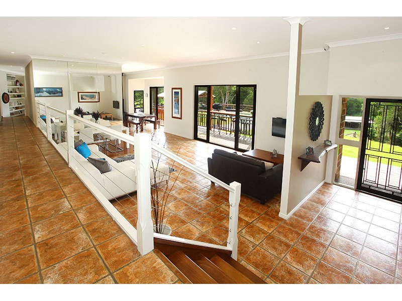 40 Henri Robert Drive, Clagiraba QLD 4211