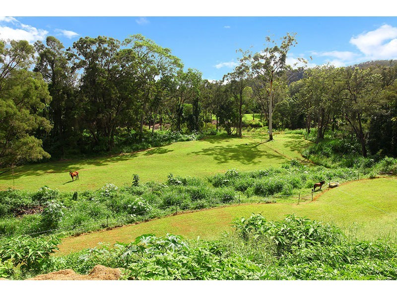 40 Henri Robert Drive, Clagiraba QLD 4211