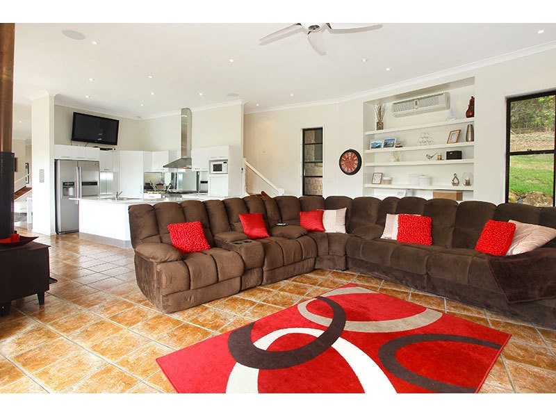 40 Henri Robert Drive, Clagiraba QLD 4211