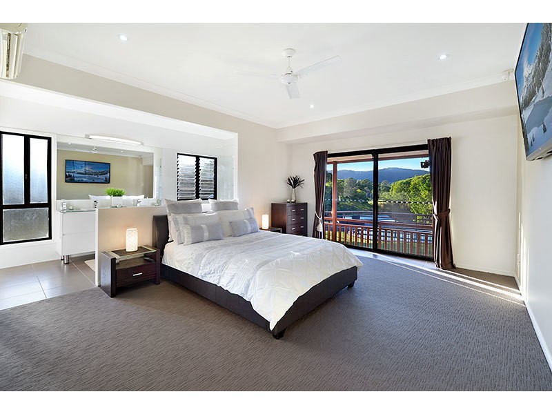 40 Henri Robert Drive, Clagiraba QLD 4211