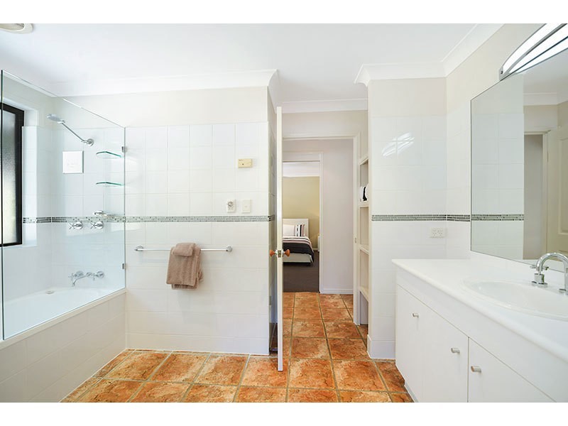 40 Henri Robert Drive, Clagiraba QLD 4211