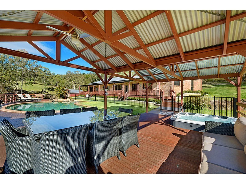 40 Henri Robert Drive, Clagiraba QLD 4211