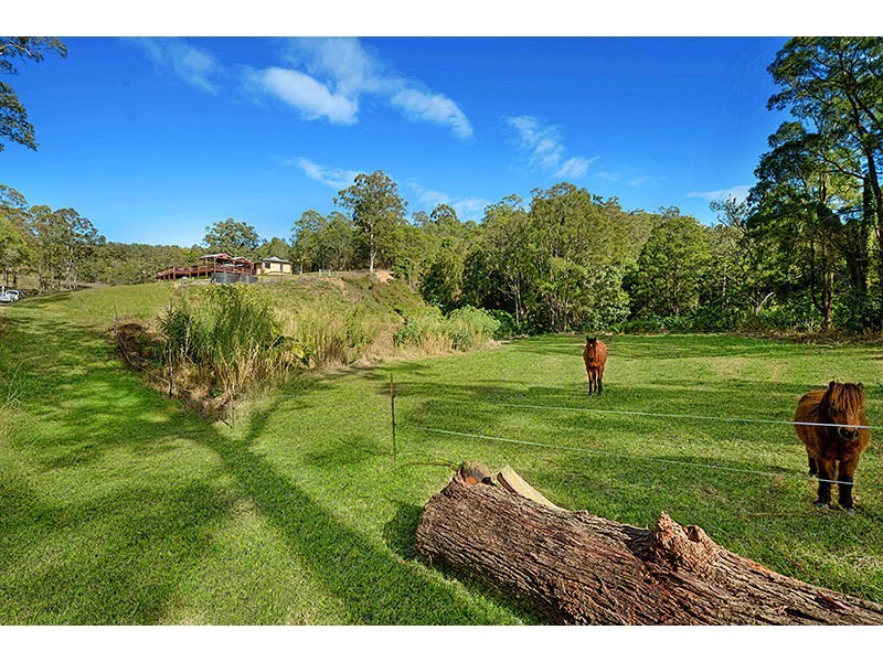 40 Henri Robert Drive, Clagiraba QLD 4211