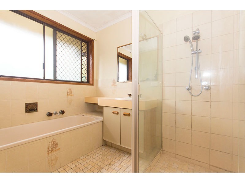 8 Bluestone Drive, Carrara QLD 4211