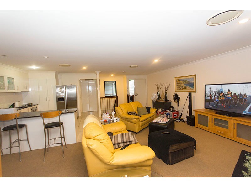 33/2 Ridgeline Way, Highland Park QLD 4211